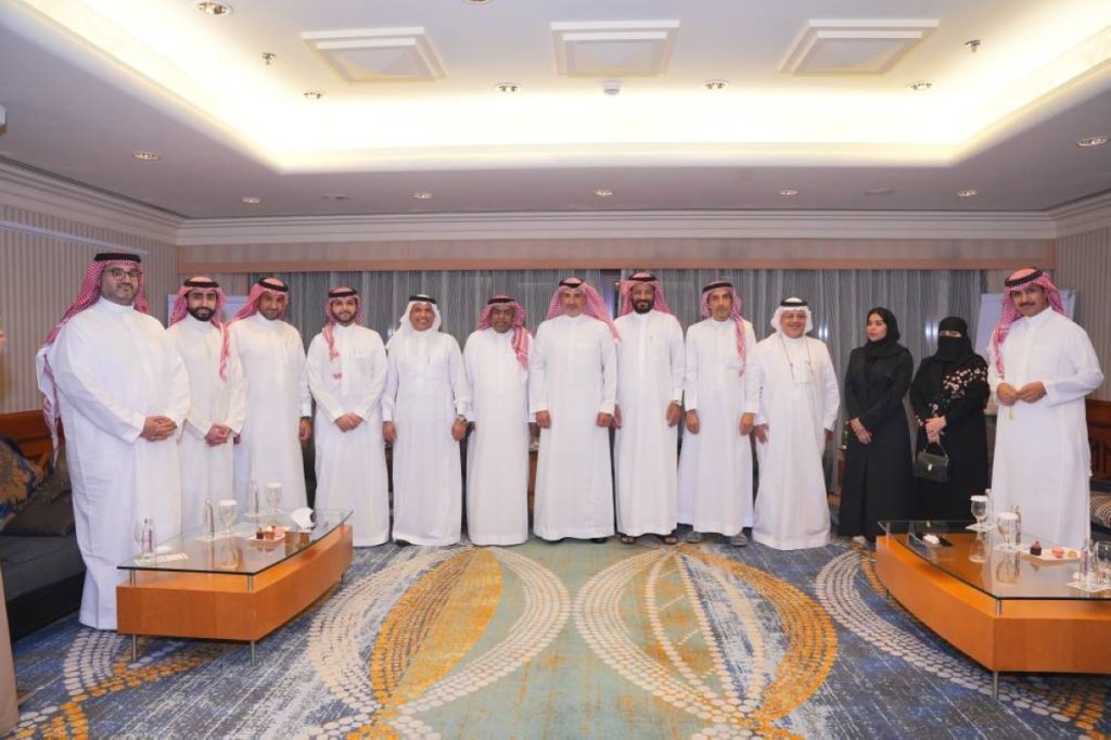 السجل العقاري يعزز حضوره المجتمعي عبر حوار مفتوح مع قادة الرأي