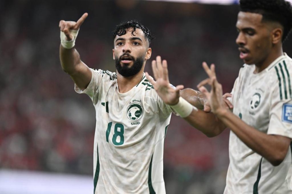 أبو الشامات يكتب شهادة ميلاده مع الأخضر