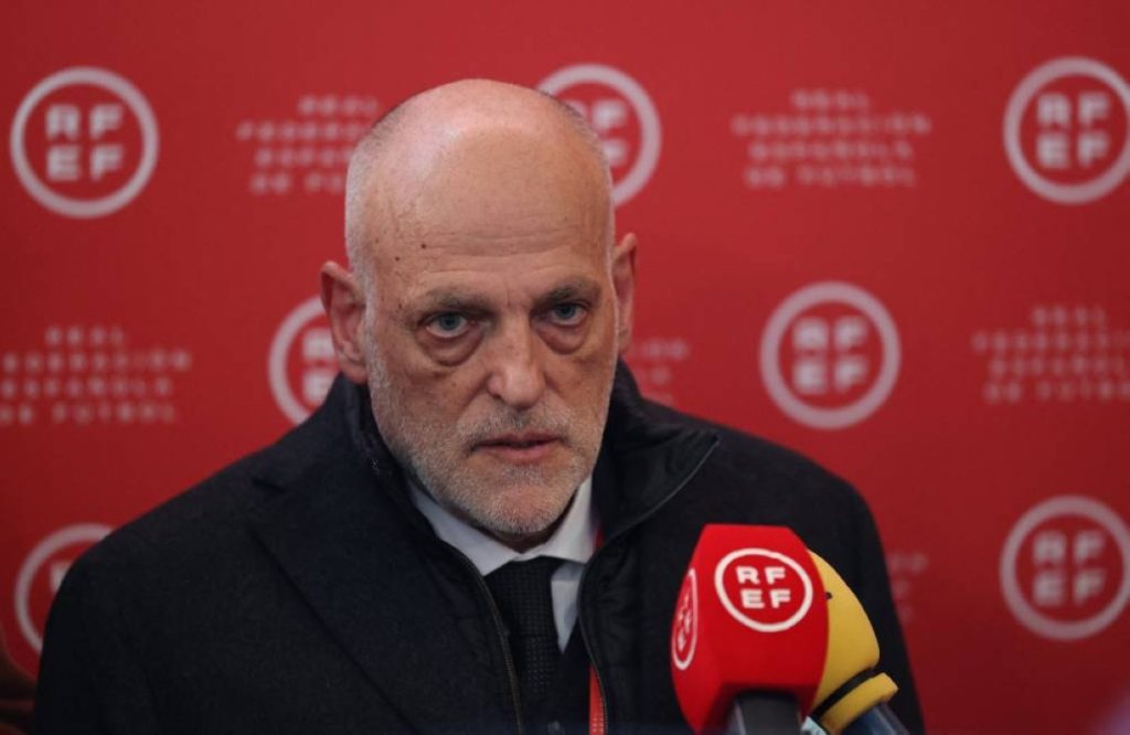 تيباس يدافع عن قراره.. وبرشلونة يعوّض جماهير فياريال