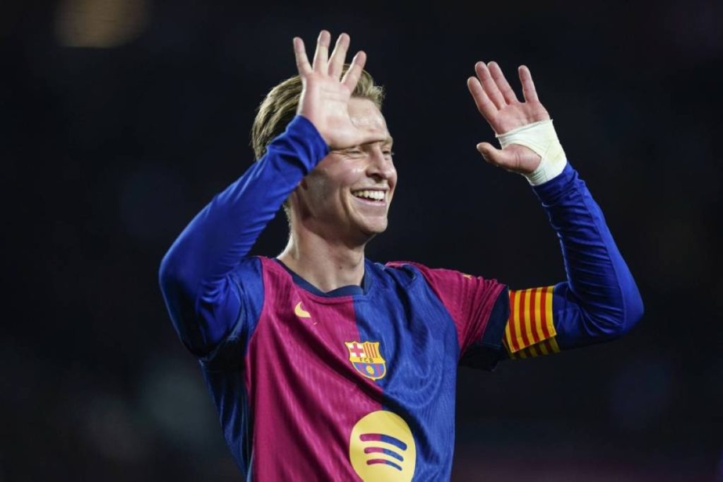 «دي يونغ» يوافق على تجديد عقده مع برشلونة