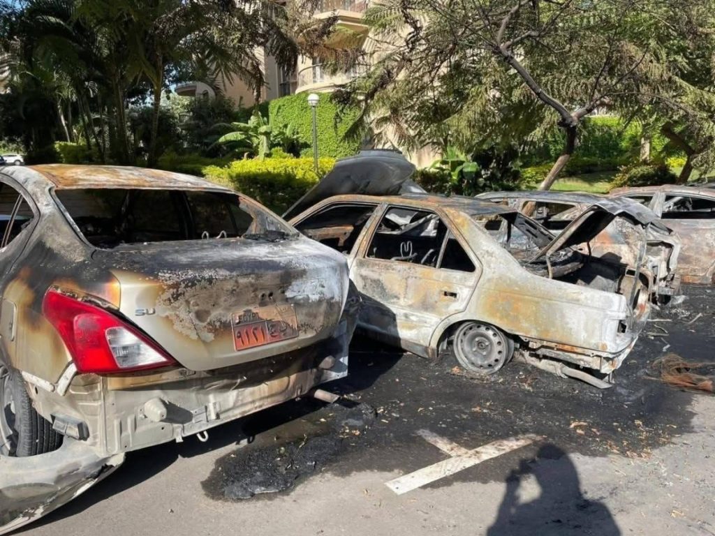 من مزحة إلى كارثة.. حريق يلتهم 6 سيارات في أحد الأحياء الراقية بالقاهرة