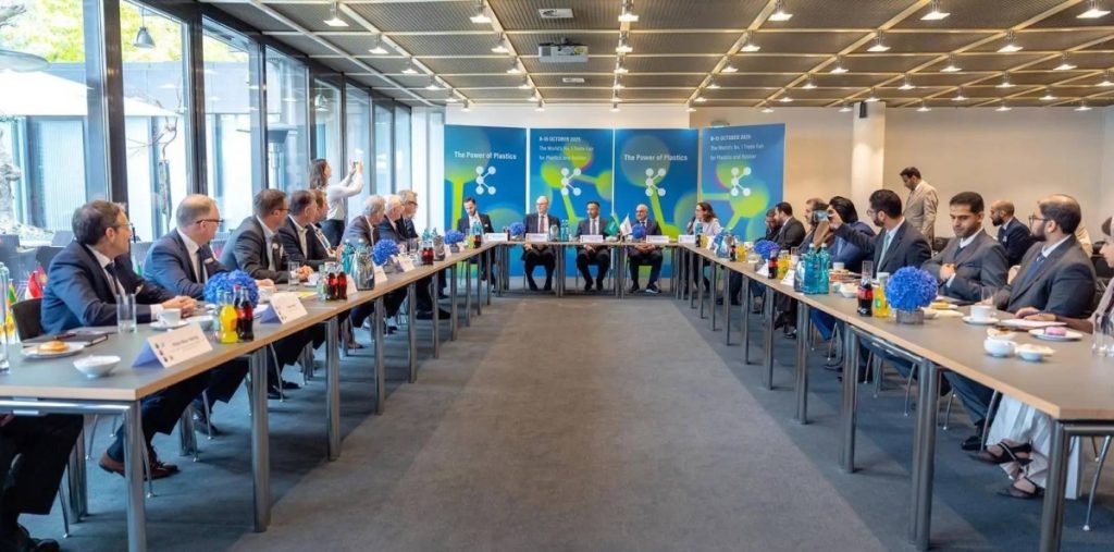 الخريّف يدعو الشركات العالمية إلى الاستثمار في قطاع الكيماويات التحويلية بالمملكة