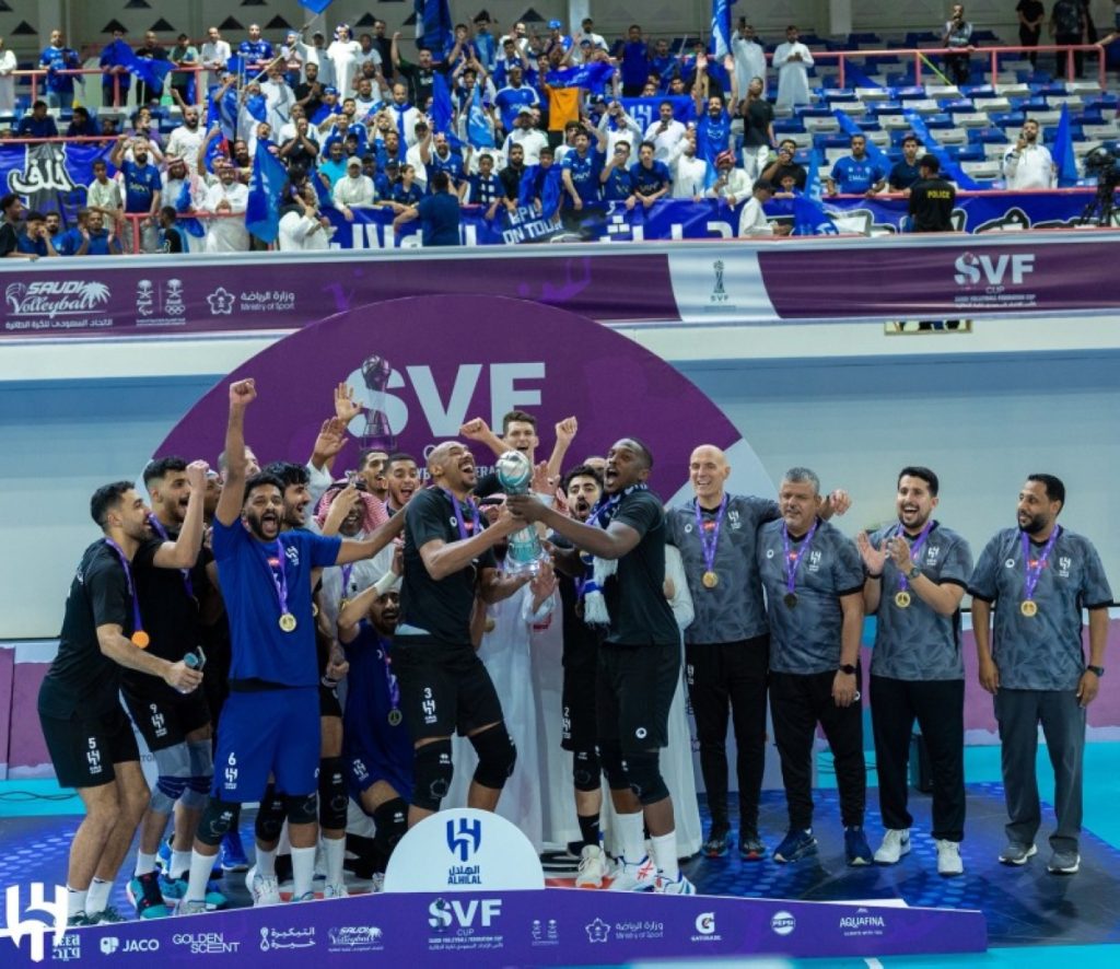 عقب فوزه على الأهلي.. الهلال يتوج بـ«كأس اتحاد الطائرة»