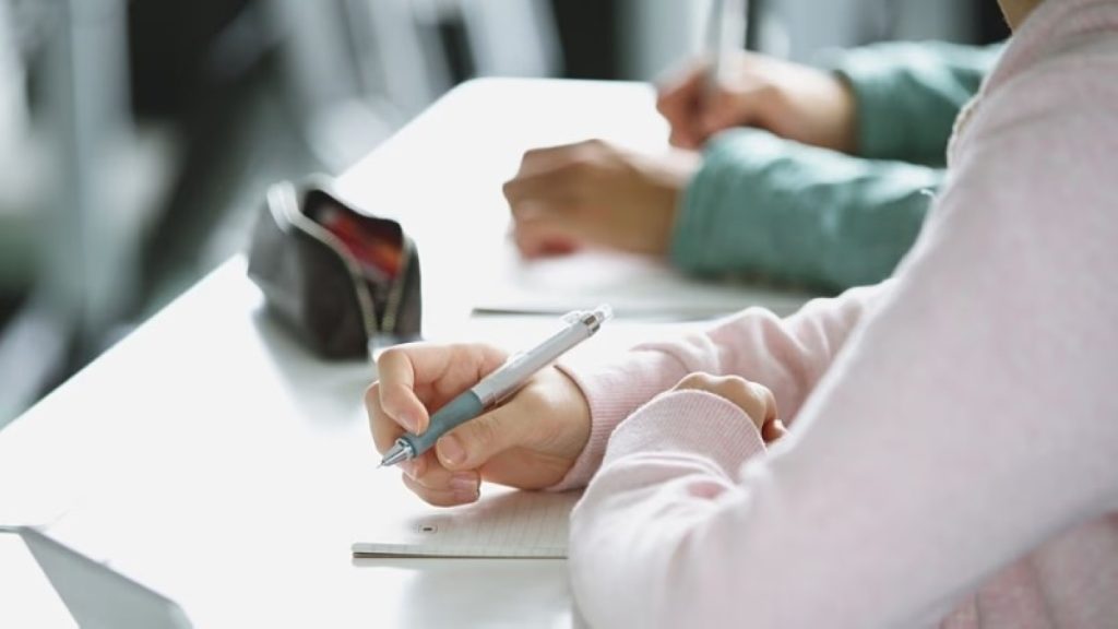 «شهادات للبيع».. فضيحة تهز الجامعة اللبنانية