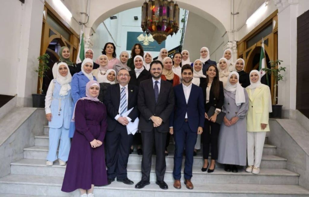 تمكين المرأة رقميًا.. محور إستراتيجي لإعادة الإعمار في سوريَة