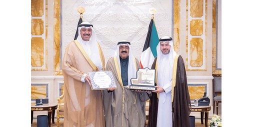 الأمير يستقبل وزير الدفاع ورئيس الطيران المدني بمناسبة حصول الكويت على شهادة رئيس إيكاو