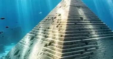 جدل عالمي بعد إعلان اليابان اكتشاف “هرم عملاق” تحت الماء يُعتقد أنه أقدم من أهرامات الجيزة