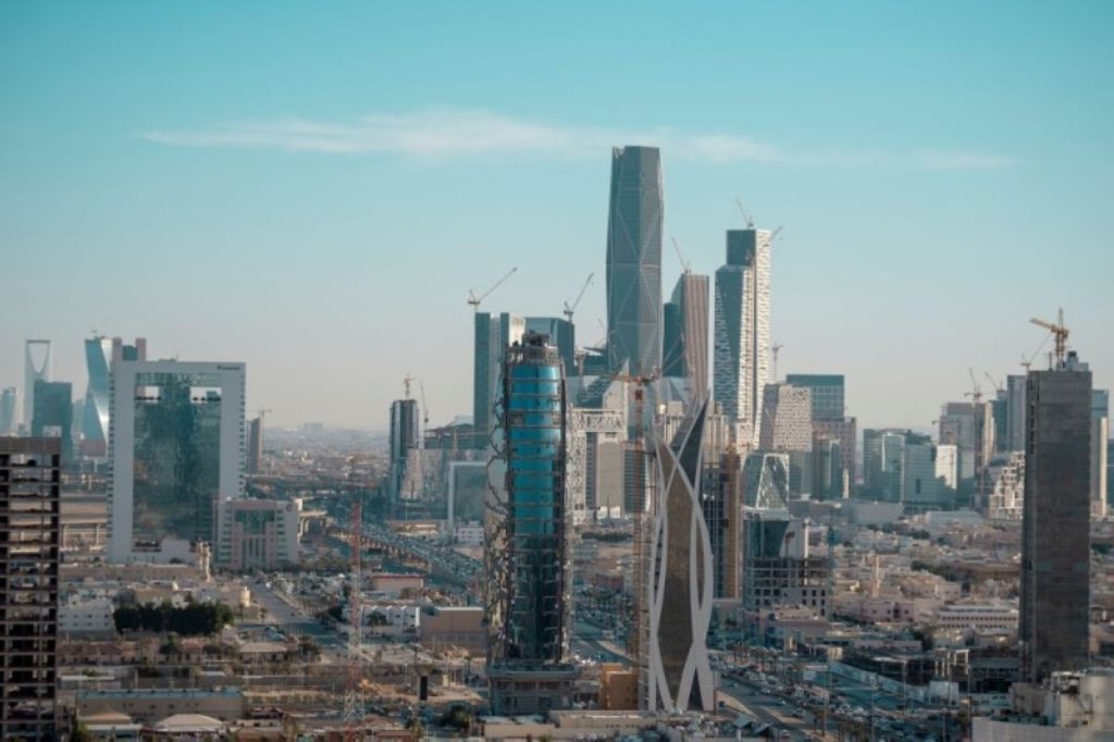 رياض ترسم.. والمدينة تتذوق.. والسعودية تُبدع بلغة العالم