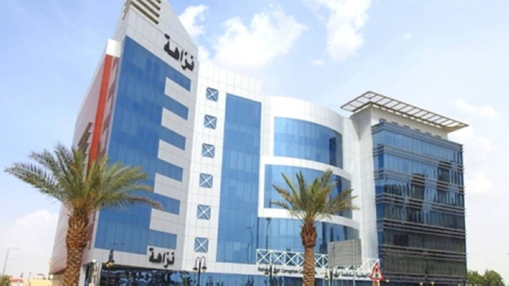 التحقيق مع 478 مشتبهاً به في 5 وزارات وإيقاف 100 مواطن ومقيم