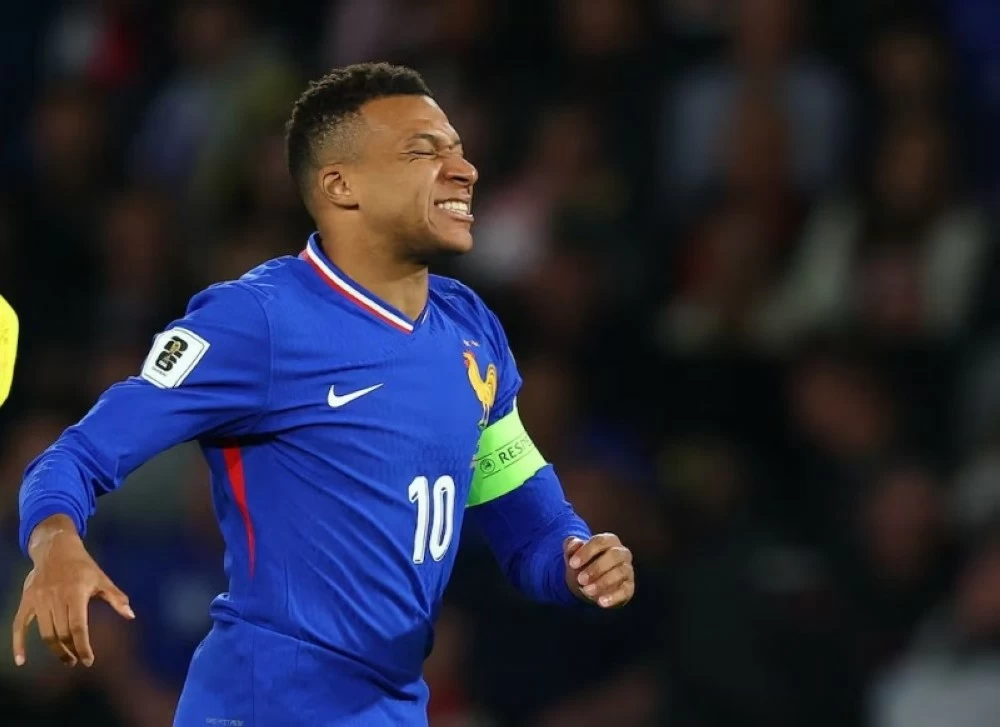 آلام الكاحل تبعد مبابي عن رحلة أذربيجان