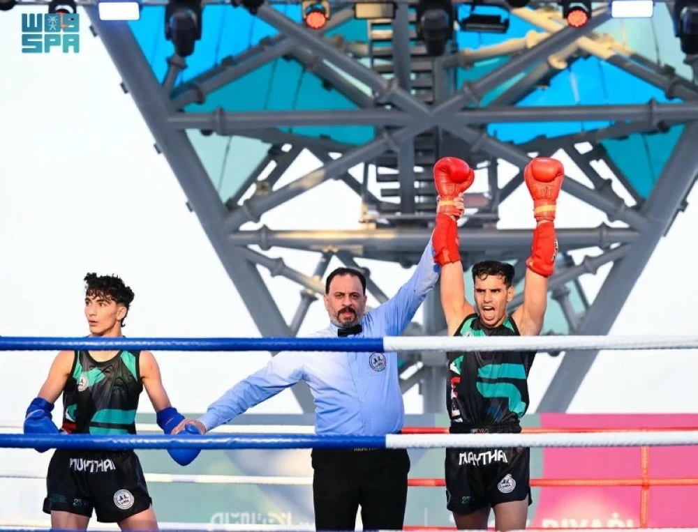 العنزي يتوج بفضية المواي تاي