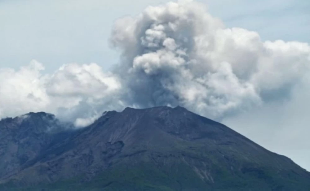ثوران بركان ساكوراجيما في جنوب غربي اليابان