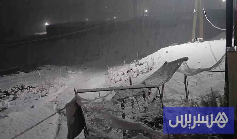 تساقط الثلوج يستنفر السلطة بإملشيل
