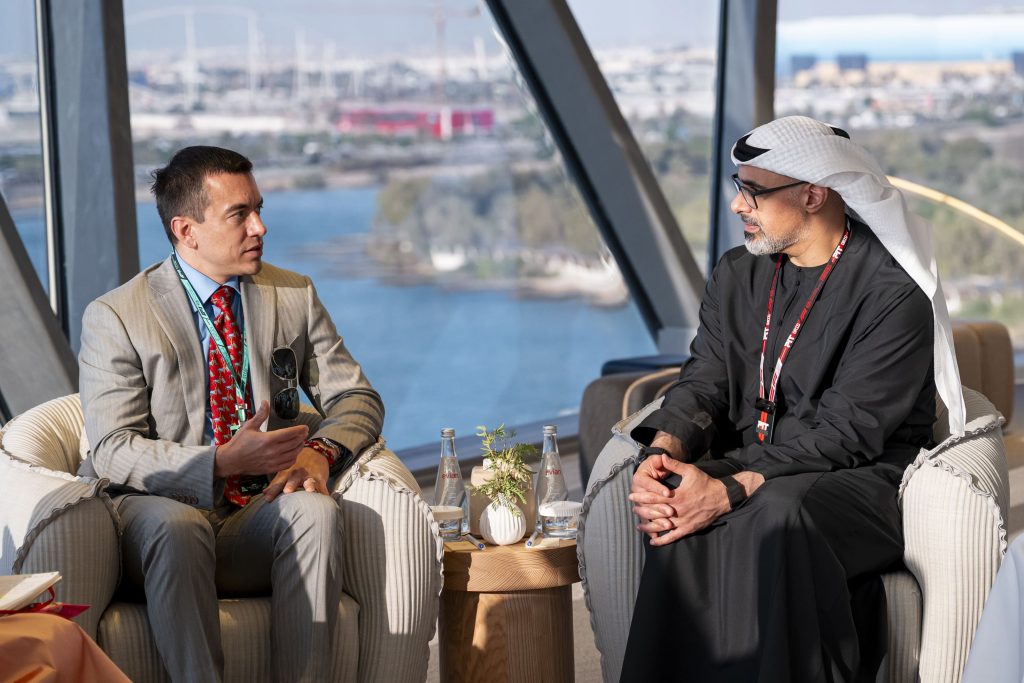 خالد بن محمد بن زايد يستعرض مع رئيس الإكوادور علاقات التعاون والصداقة بين البلدين