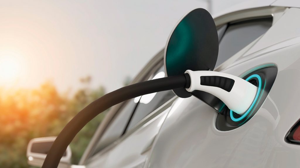 «معاناة سنوية» ومبالغات سعرية في وثائق التأمين