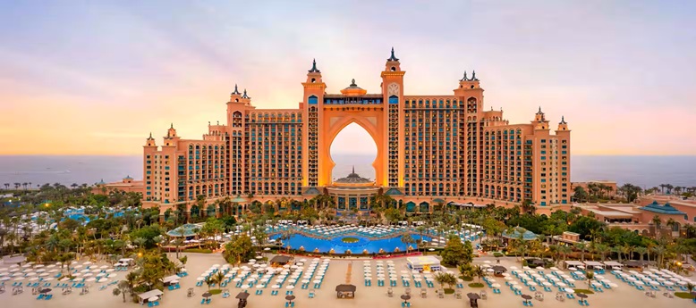 مقعد «ذهبي» بـ12500 درهم.. «أتلانتس النخلة» يكشف تفاصيل حفل رأس السنة