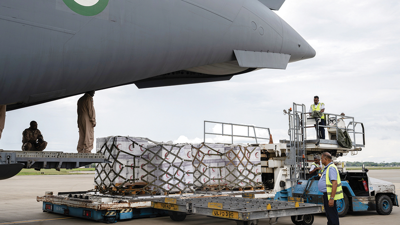 وصول طائرة المساعدات الإنسانية الثامنة إلى سريلانكا ضمن الجسر الجوي الإماراتي