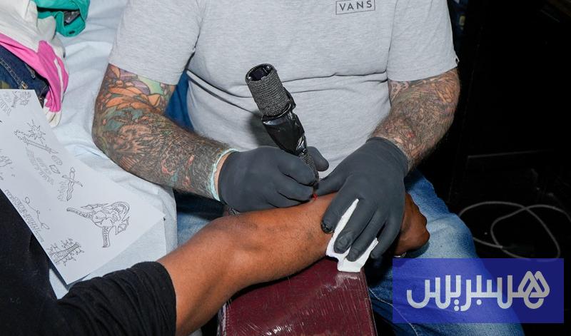 مواد كيميائية مسرطنة في أحبار الوشم.. دراسة تدق ناقوس الخطر