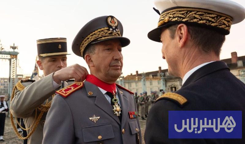 فرنسا توشح بريظ بـ”فيلق الشرف”