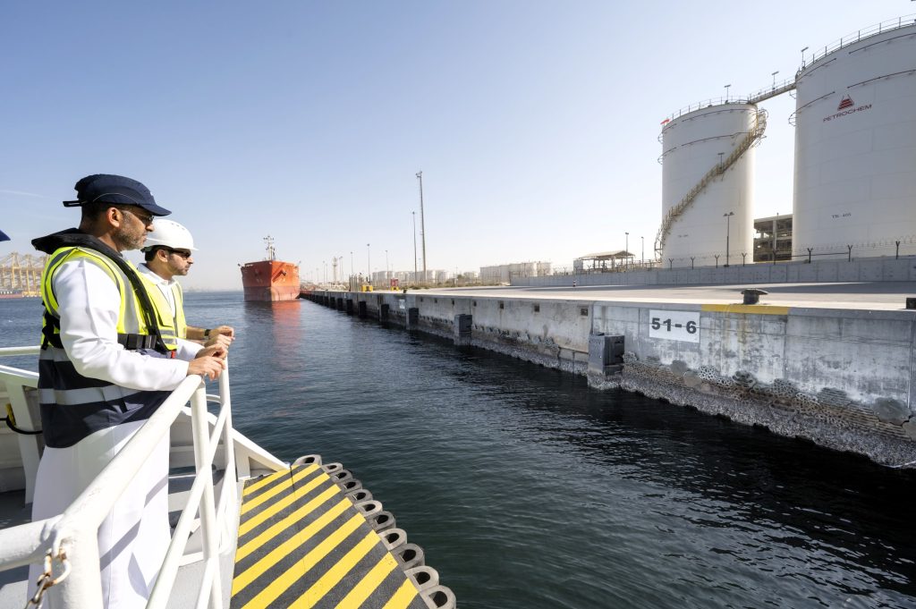 “دي بي ورلد” تُركّب أوّل 1000 لوح من الهياكل البحرية الحيّة في ميناء جبل علي