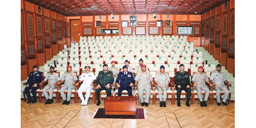 وفد كلية مبارك العبدالله يزور كلية القيادة والأركان العمانية