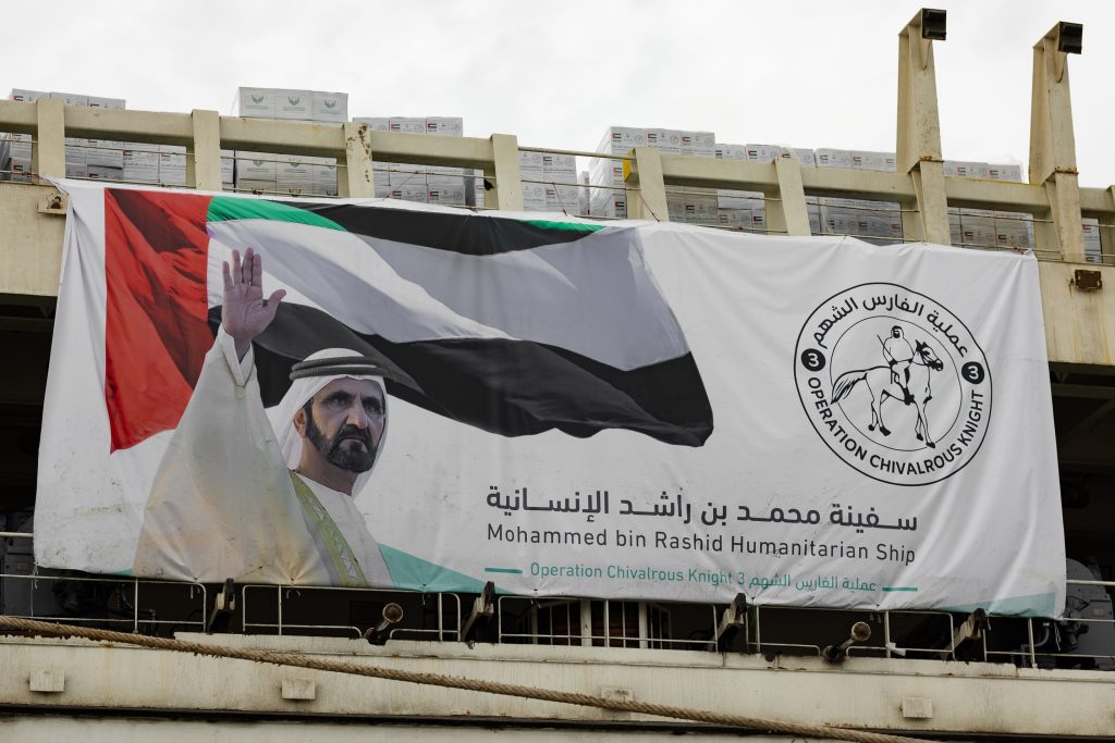 تحميل “سفينة محمد بن راشد الإنسانية” في ميناء خليفة “كيزاد” بأكثر من 10 ملايين وجبة دعماً لسكان غزة