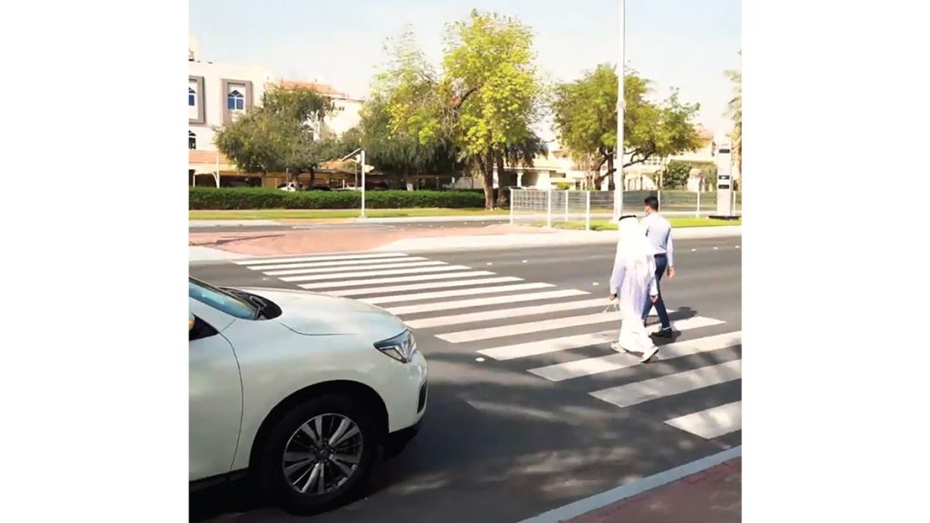 توقف السائق المفاجئ أمام ممرات المشاة.. يكسر «عنصر التوقع»