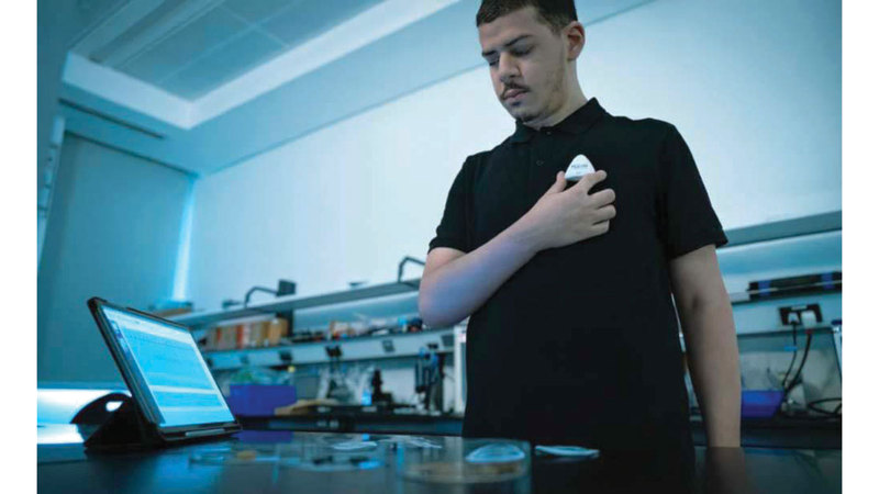 باحثون يبتكرون قطباً كهربائياً لمراقبة القلب والدماغ والعضلات