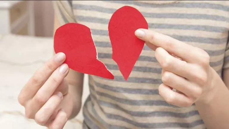 أبراج عاطفية جدًا.. 3 مواليد لا يستطيعون إخفاء مشاعرهم