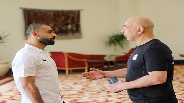 ” رمز الإصرار والقوة”.. حسام حسن يدعم صلاح بعد أزمته مع سلوت
