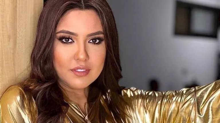 “سر الأزرق الفاتح”.. 10 صور ومعلومات عن لوك مي كساب