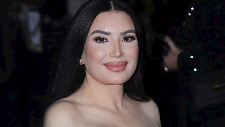 مسيطرة”.. عبير صبري بفستان جريء في حفل “الإبداع