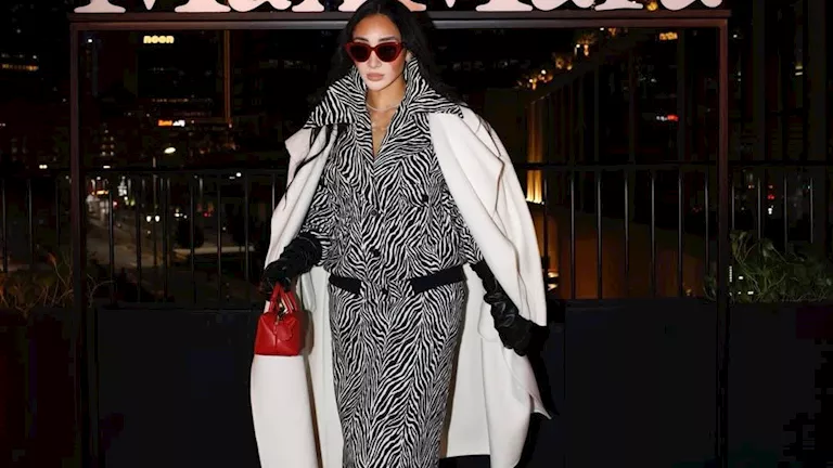 لوجينا صلاح تخطف الأنظار بإطلالة أنيقة في دبي