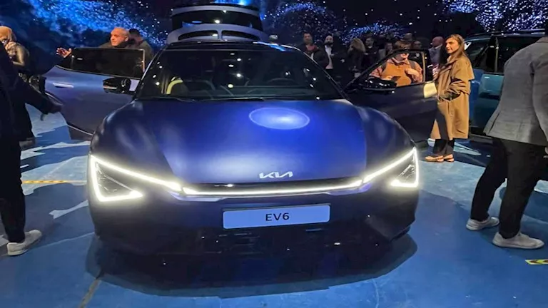 كيا EV6 كروس أوفر الكهربائية رسميًا في مصر.. تعرف على سعرها