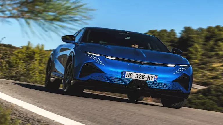 ألباين تطلق سيارتها الكهربائية A390 GT الرياضية