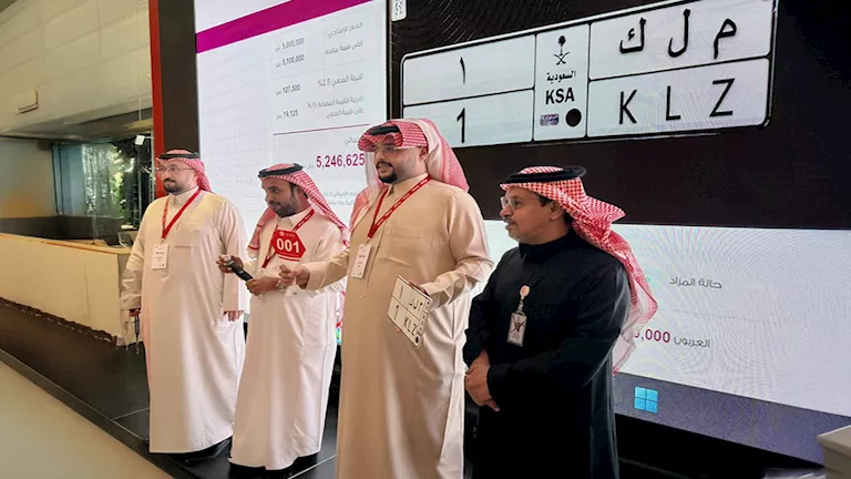 سعودي يشتري لوحة سيارة من مزاد بما يعادل 198 مليون جنيه.. ما قصتها؟