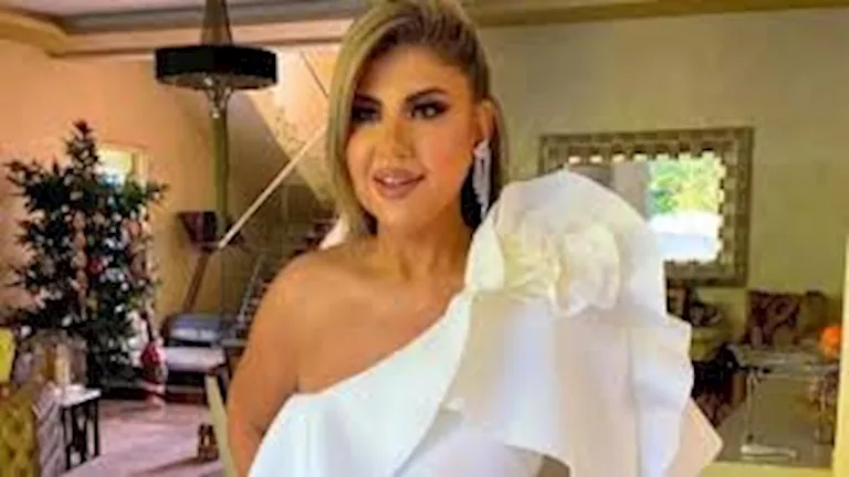 “جاذبية اللون الأبيض”.. بوسي شلبي بإطلالة راقية