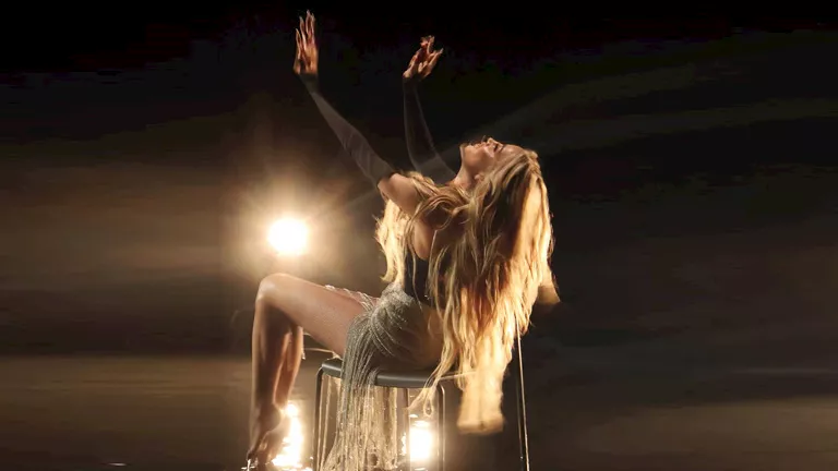 مايا دياب تخطف الأنظار في كواليس كليبها الجديد