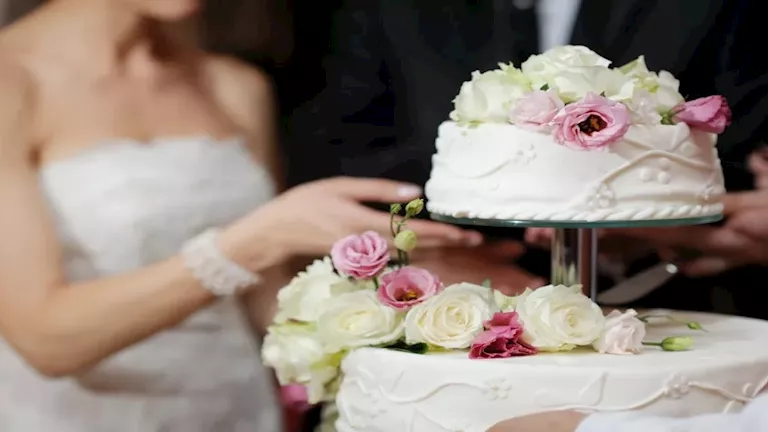 بمبالغ خيالية.. أغلى تورتات حفلات زفاف المشاهير في العالم