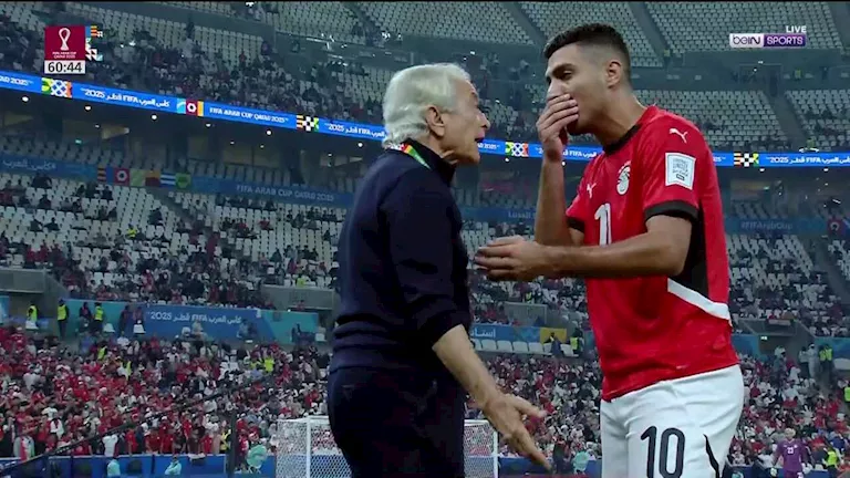 الجهاز الفني لمنتخب مصر يتابع مباراة الإمارات والأردن في كأس العرب