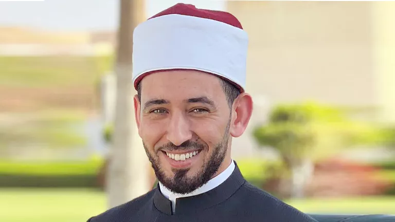 بعد تريند “الطبيب الوسيم”.. سيدة تسأل داعية: “هو عادي أبص على راجل حلو