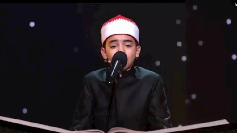 “عصفور يغرد بالقرآن”.. الطفل القارئ محمد القلاجي يخطف القلوب والأسماع