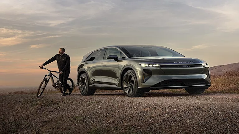 لوسيد تطلق سيارتها Gravity Touring الكهربائية