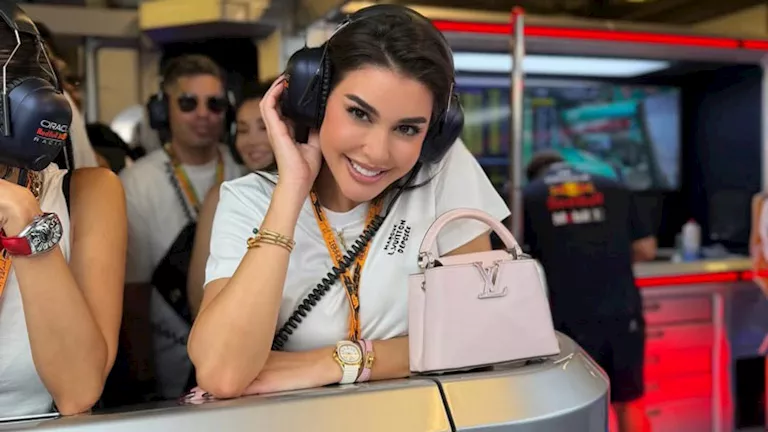 جلسة تصوير جديدة لـ ياسمين صبري بجوار حلبة سباق الفورمولا 1