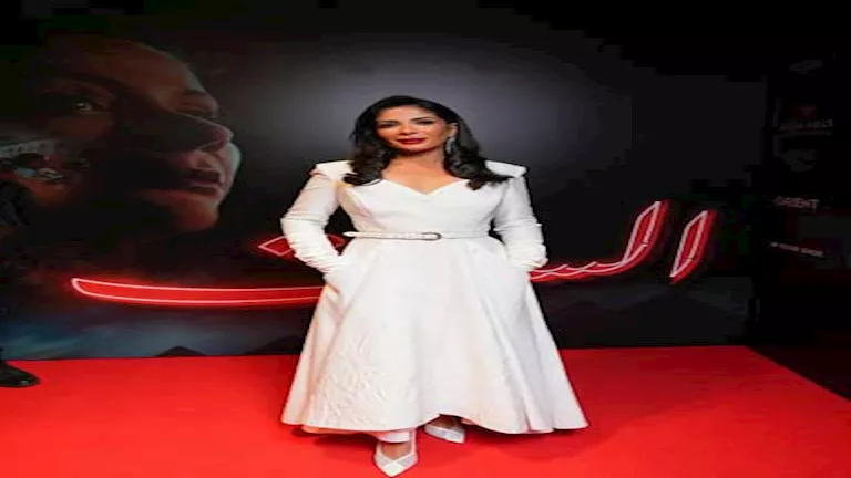 منى زكي تنشر صورًا جديدة من عرض فيلم “الست”
