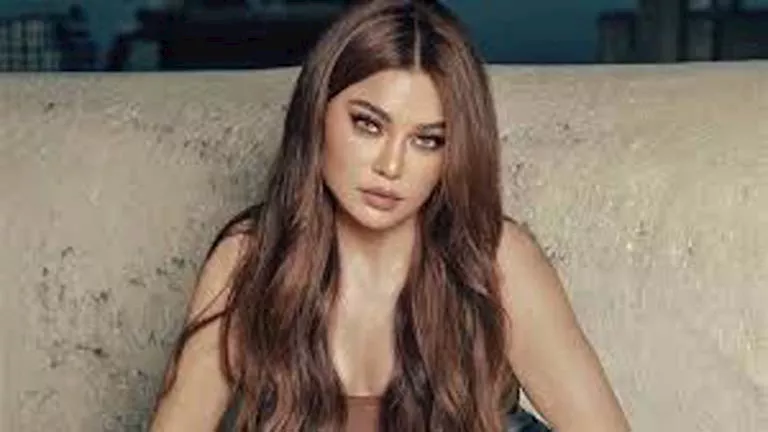 هيفاء وهبي بلوك جريء.. لماذا اختارت اللون البني؟