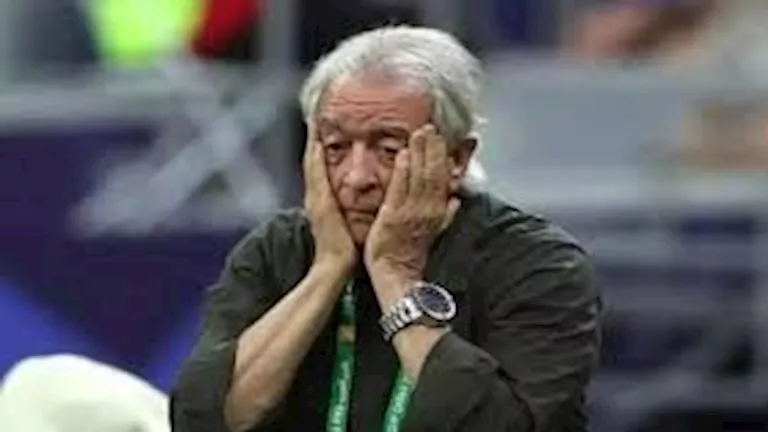 بشير التابعي: خروج المنتخب كان مهينًا وأرفض ما فعله طولان