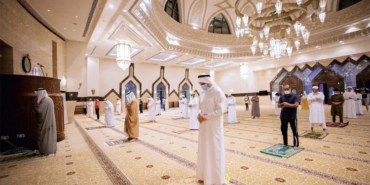 جدل واسع في الخليج.. الإمارات تُغيّر موعد صلاة الجمعة رسميًا – النيل 24