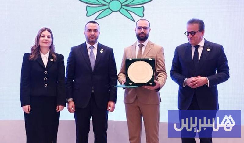 ممرض مغربي ينال جائزة في ليبيا