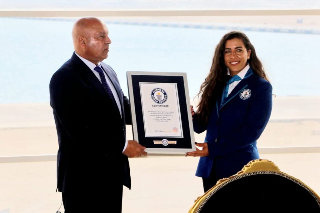 كامل الوزير يتسلم شهادة «جينيس» لدخول ميناء السخنة كأعمق حوض صناعي في العالم